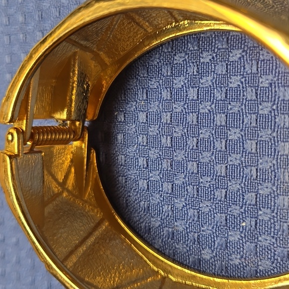 Vintage 1980's Goldtone Hinged Cuff Bracelet - Picture 5 of 6